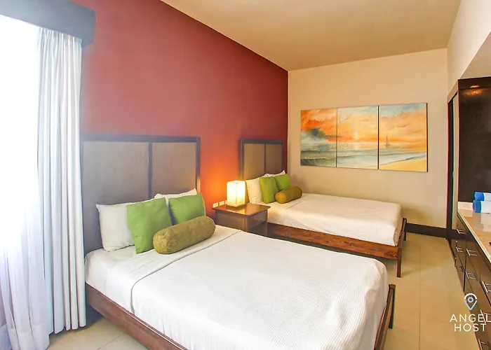 Beachfront Penthouse Oceanview Rooftop And Pool Hébergement de vacances