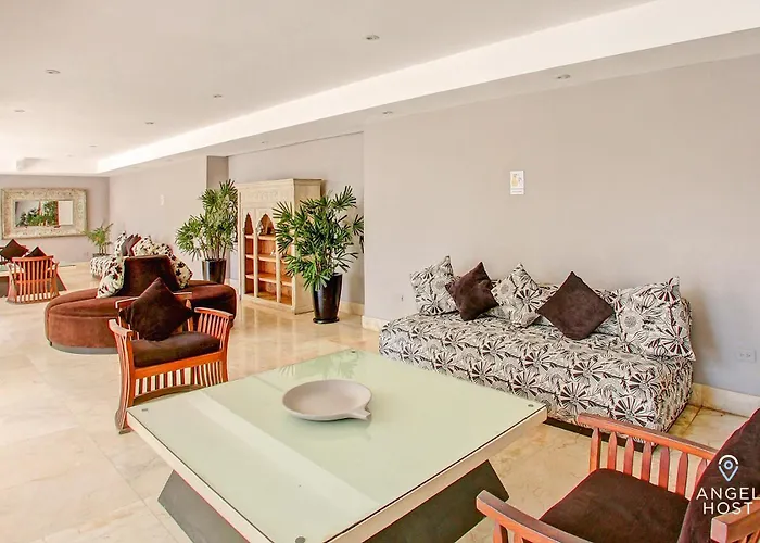 Beachfront Penthouse Oceanview Rooftop And Pool Hébergement de vacances