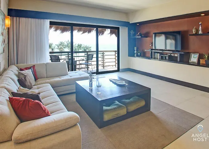 Beachfront Penthouse Oceanview Rooftop And Pool Playa del Carmen