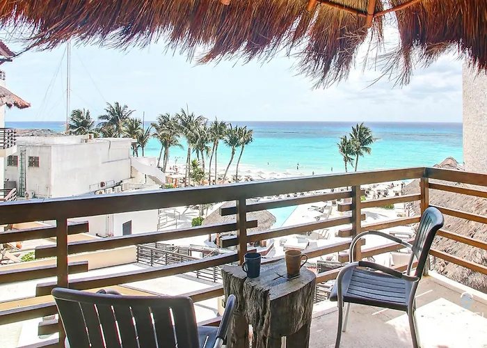 Beachfront Penthouse Oceanview Rooftop And Pool Hébergement de vacances Playa del Carmen