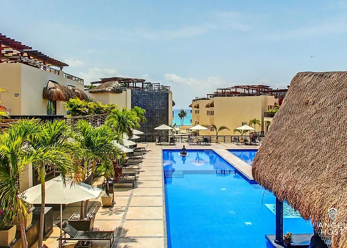 Beachfront Penthouse Oceanview Rooftop And Pool Hébergement de vacances